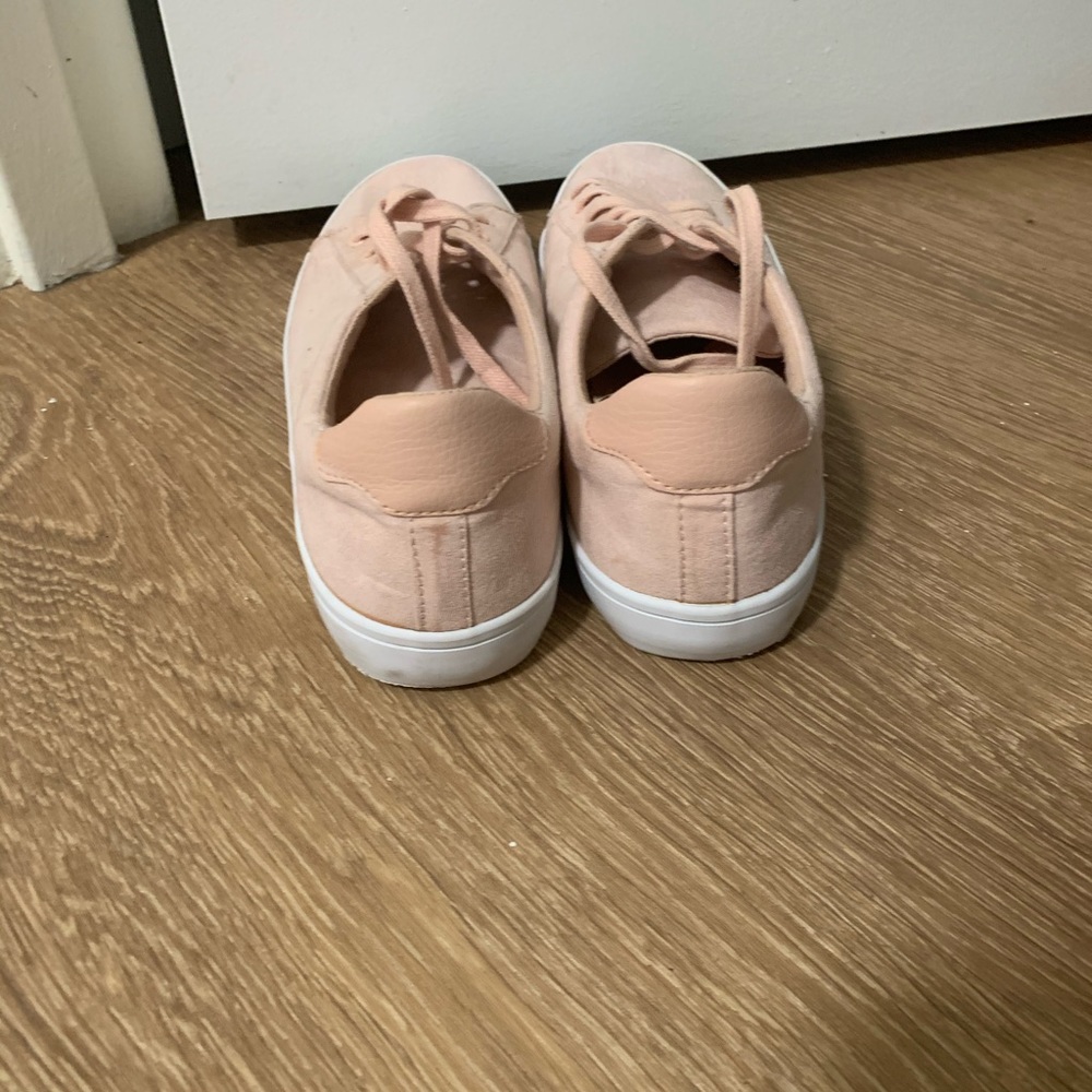 Low Top Sneakers - Picture 4 of 4